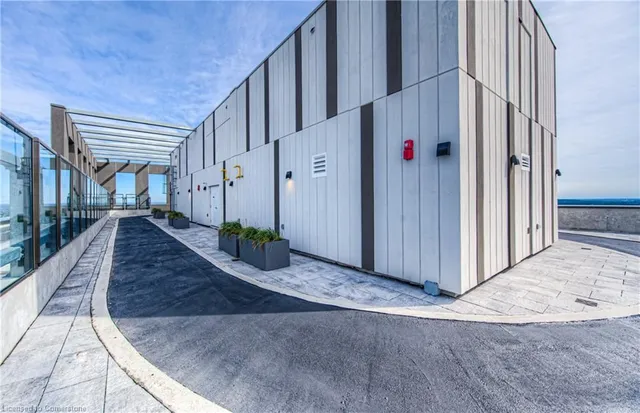 Additional image 24 of 55 Duke St Unit 2207