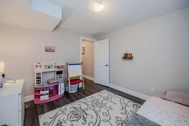 Additional image 32 of 48 Summerhill Cres