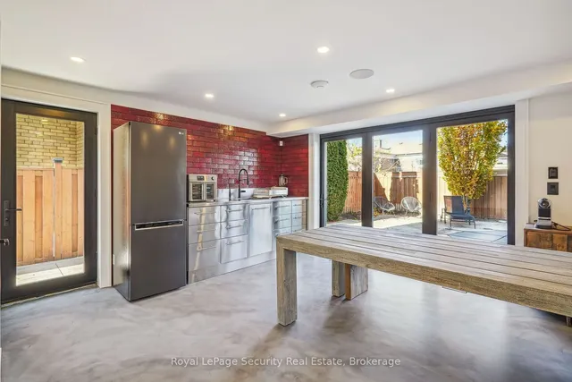 Additional image 30 of 24 Carousel Crt