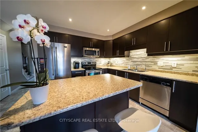 Additional image 7 of 493 Beaumont Cres