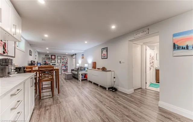 Additional image 18 of 27 Weichel St