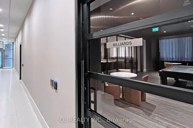 Additional image 38 of 39 Roehampton Ave Unit 506