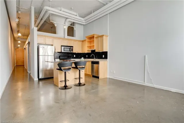 Additional image 8 of 404 King St Unit 104