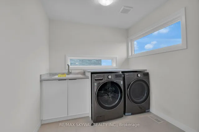 Additional image 25 of 972 Stonecliffe Walk Unit 18