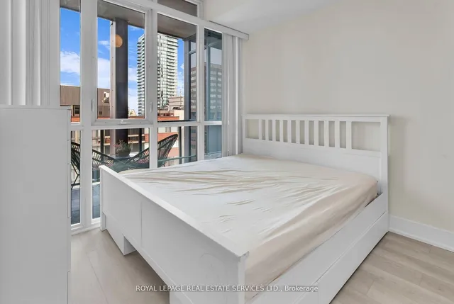 Additional image 7 of 32 Davenport Rd Unit 1405