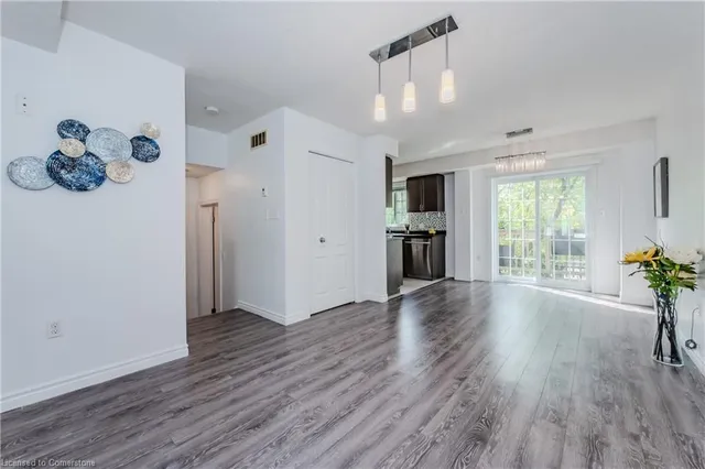 Additional image 10 of 55 Mooregate Cres Unit 8