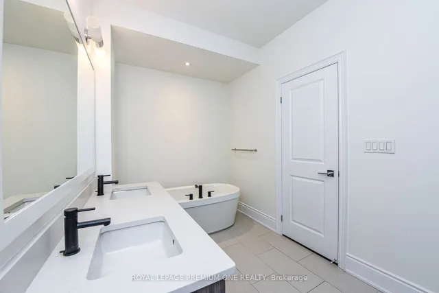 Additional image 28 of 71 Elder Ave Unit 64