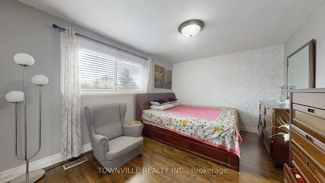 Additional image 17 of 24 Avening Dr