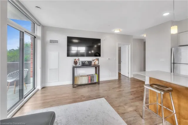 Additional image 11 of 399 Queen St S Unit 211