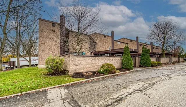 Additional image 29 of 28 Underhill Cres Unit 11