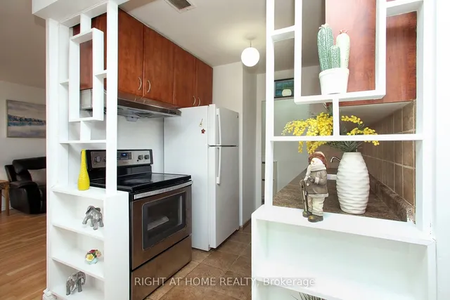 Additional image 9 of 59 Neptune Dr Unit 301