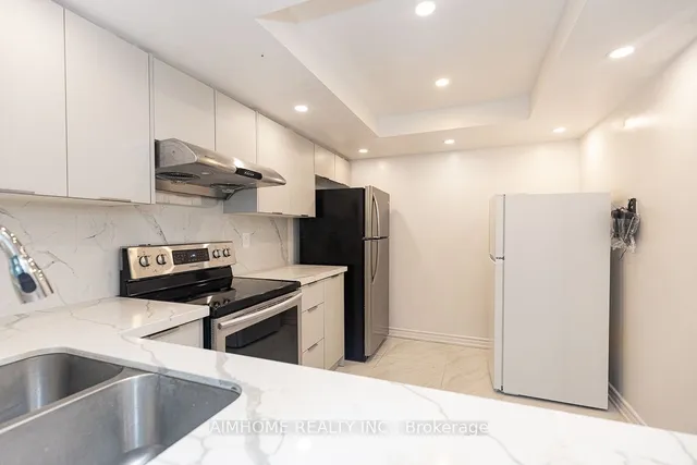 Additional image 10 of 330 Alton Towers Circ Unit 1613