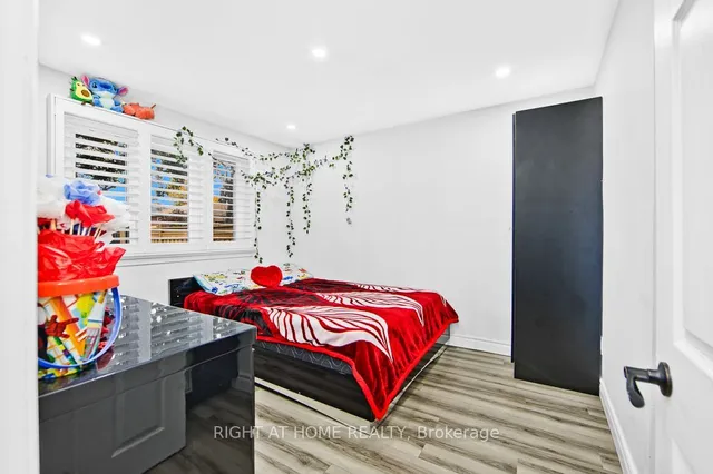 Additional image 11 of 150 Lord Roberts Dr