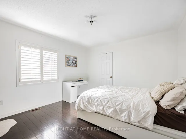 Additional image 17 of 34 Loggerhead Grve