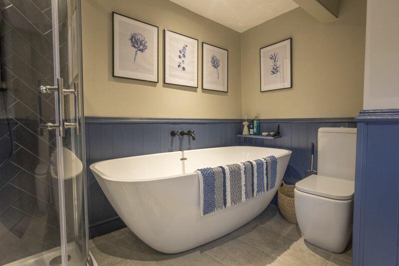 Additional image 11 of Holt