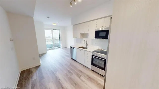 Additional image 5 of 15 Wellington St Unit 1704