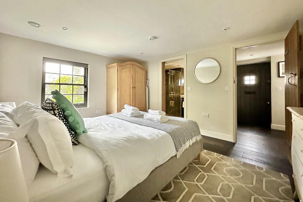 Additional image 2 of Daniel Mews, Bath