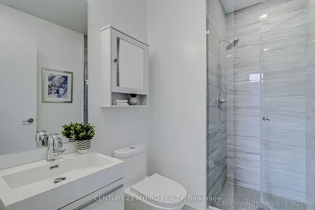 Additional image 9 of 39 Roehampton Ave Unit 505