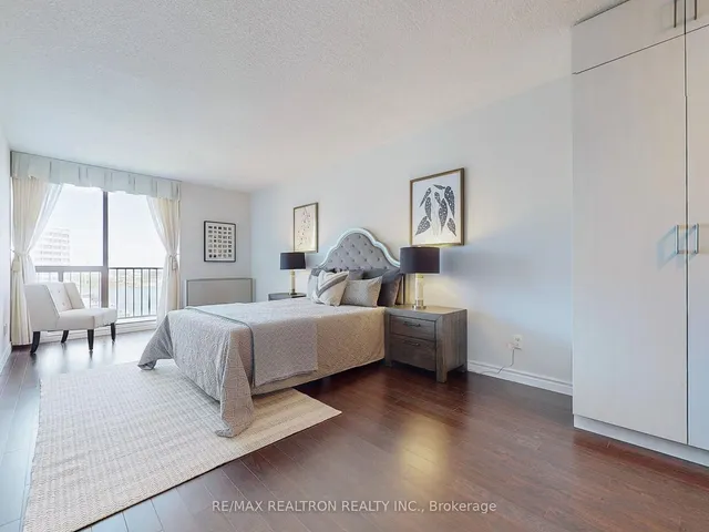 Additional image 16 of 33 Harbour Sq Unit 3004