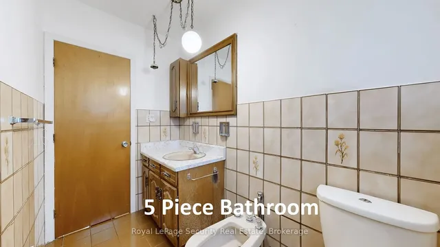 Additional image 22 of 59 Roseglen Cres