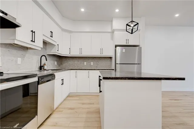 Additional image 15 of 261 Woodbine Ave Unit 71