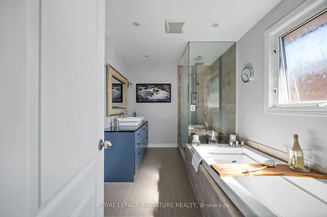 Additional image 20 of 18 Esposito Crt