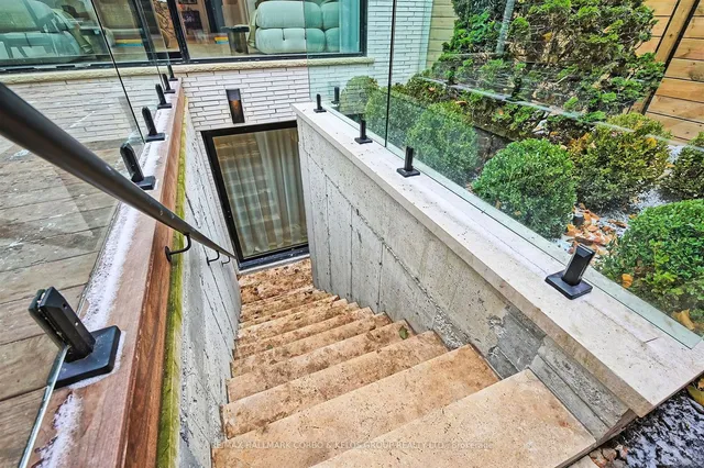 Additional image 32 of 63 Pears Ave