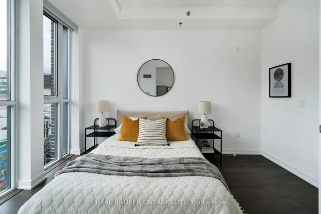 Additional image 24 of 41 Ossington Ave Unit TH1