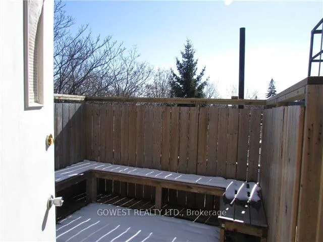 Additional image 15 of 2011 Dundas St