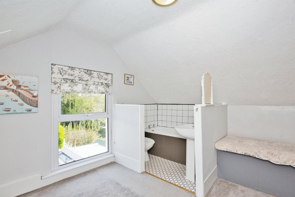 Additional image 13 of Grove Avenue, Yeovil