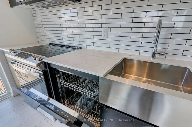 Additional image 17 of 270 Dufferin St Unit LPH3