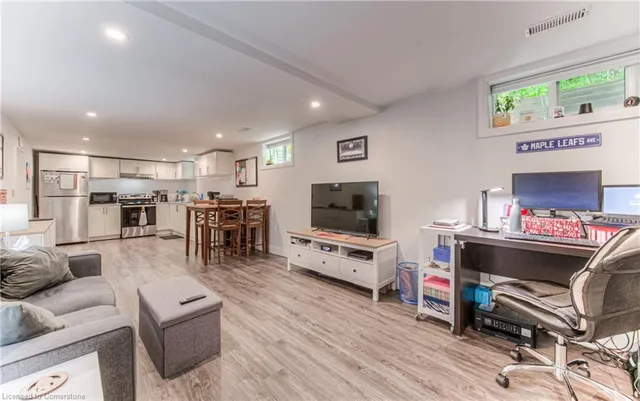 Additional image 22 of 27 Weichel St