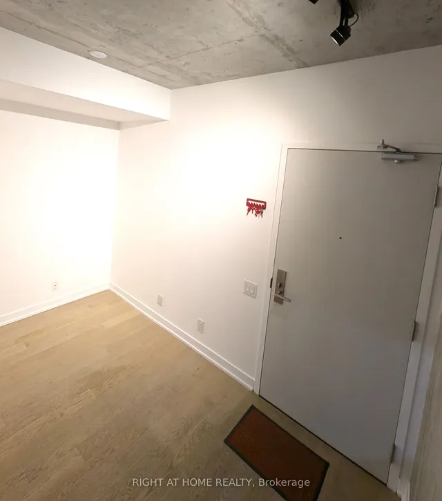 Additional image 18 of 39 Brant St Unit 919