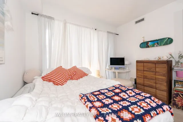 Additional image 9 of 501 yonge St Unit 1112