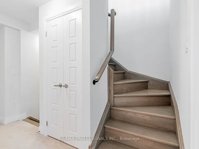 Additional image 8 of 713 Lawrence Ave Unit 4