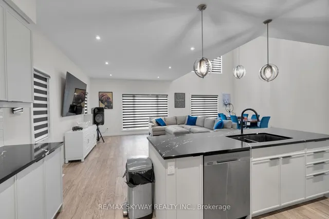 Additional image 12 of 972 Stonecliffe Walk Unit 18