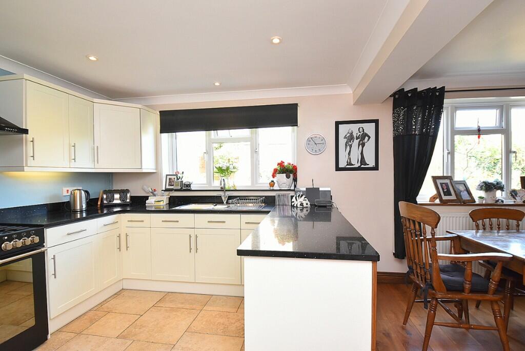 Additional image 3 of Greenway Close Wincanton BA9