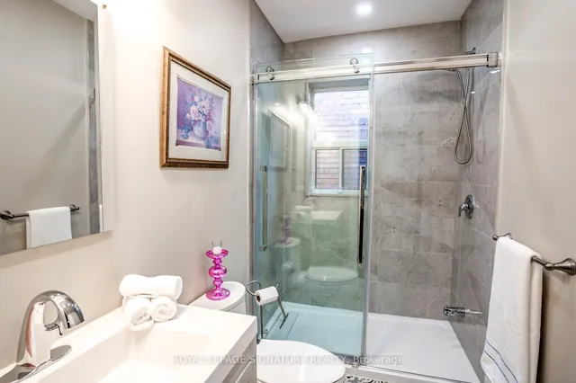 Additional image 17 of 98 Earlscourt Ave