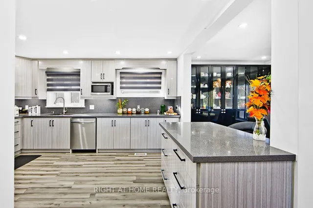 Additional image 8 of 150 Lord Roberts Dr