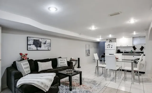 Additional image 9 of 176 Rosemount Ave