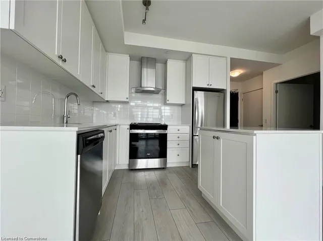 Additional image 10 of 55 Duke St Unit 1210