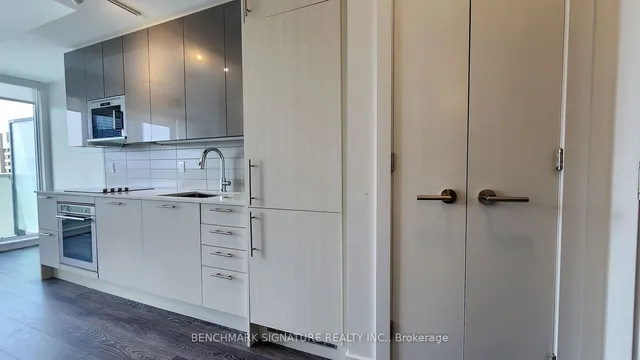 Additional image 5 of 403 Church St Unit 2503