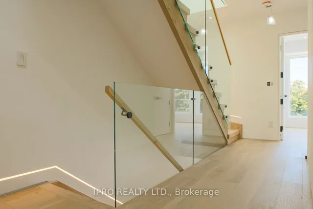 Additional image 12 of 2970B Bayview Ave