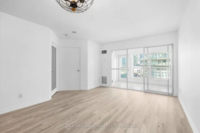 Additional image 10 of 600 Queens Quay Unit 906