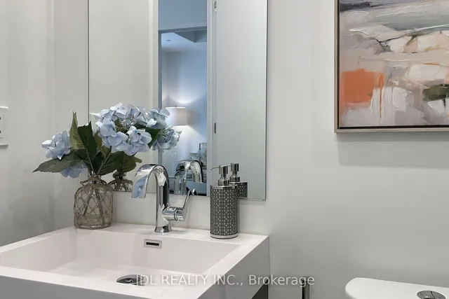 Additional image 20 of 39 Roehampton Ave Unit 506