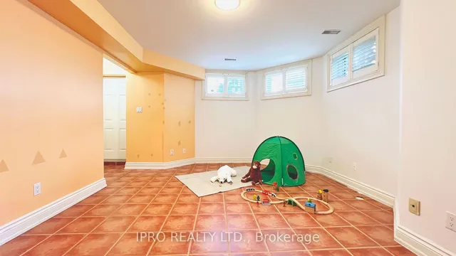 Additional image 19 of 1101 Dupont St