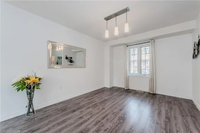 Additional image 9 of 55 Mooregate Cres Unit 8