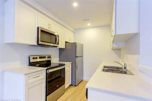 Additional image 10 of 600 Victoria St Unit 23