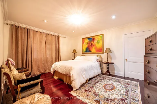 Additional image 28 of 6 Versailles Crt