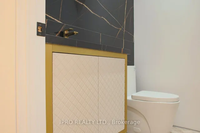 Additional image 8 of 2970B Bayview Ave